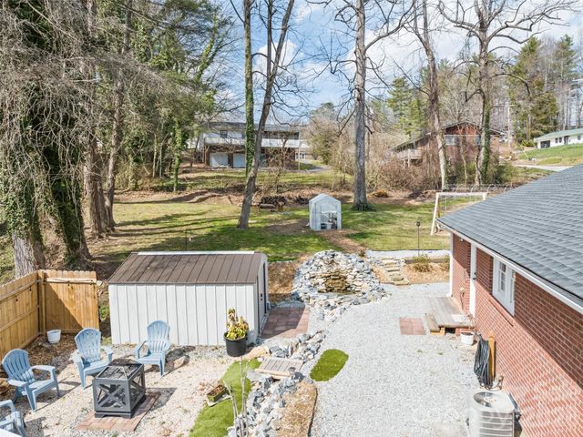 110 Ewart Drive, Hendersonville, NC 28739