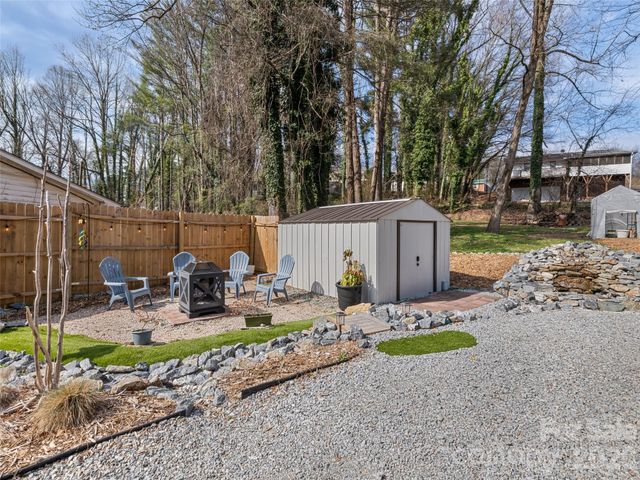 110 Ewart Drive, Hendersonville, NC 28739