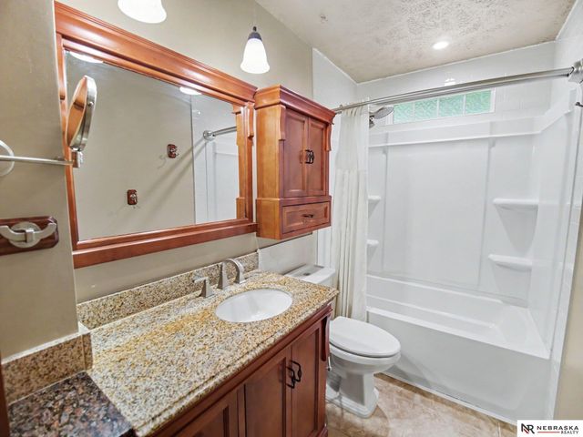 6613 S 139 Circle, Omaha, NE 68137
