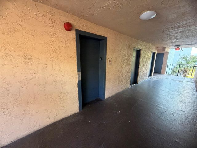 2850 Somerset Dr 208, Lauderdale Lakes, FL 33311