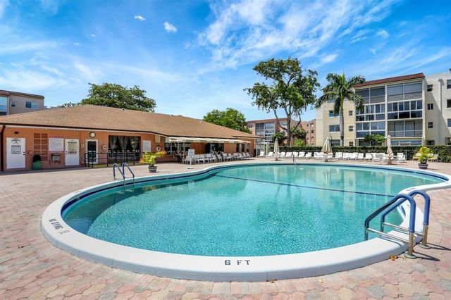 2850 Somerset Dr 208, Lauderdale Lakes, FL 33311