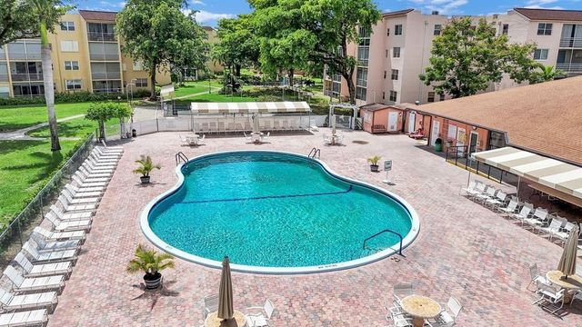 2850 Somerset Dr 208, Lauderdale Lakes, FL 33311