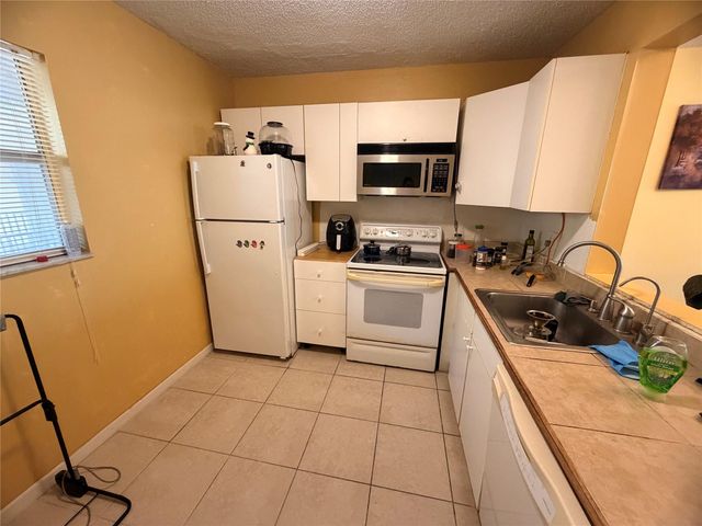 2850 Somerset Dr 208, Lauderdale Lakes, FL 33311