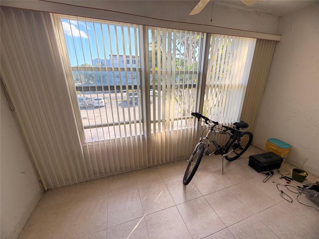 2850 Somerset Dr 208, Lauderdale Lakes, FL 33311