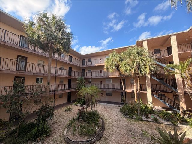 2850 Somerset Dr 208, Lauderdale Lakes, FL 33311