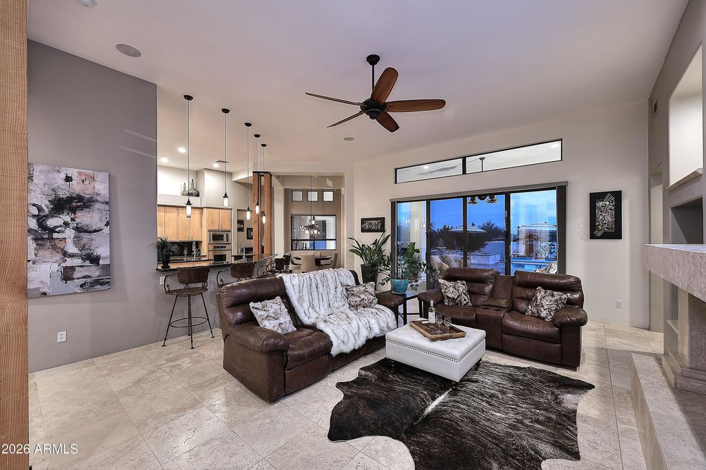 Image 15 of property listing at 14007 E BAJADA Drive, Scottsdale, AZ 85262