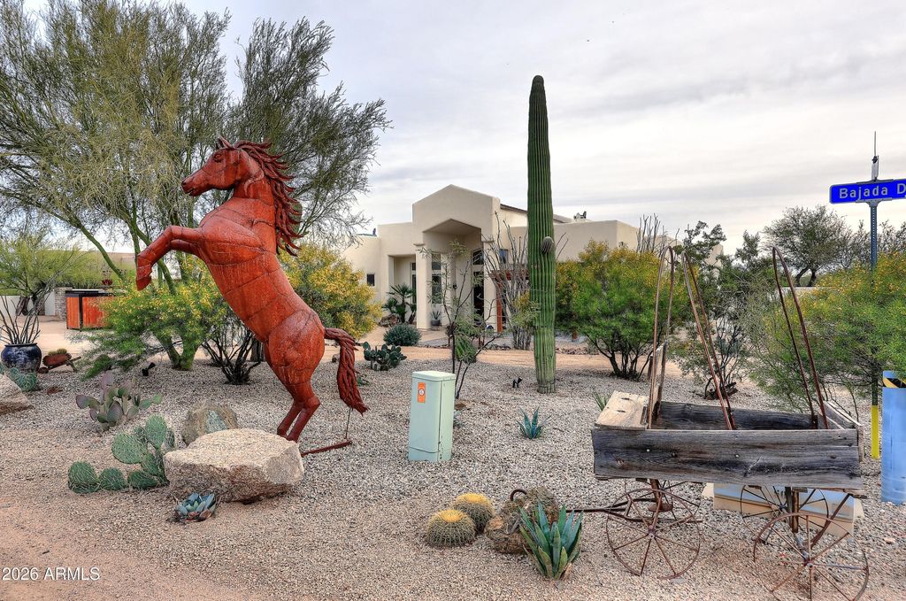 Image 3 of property listing at 14007 E BAJADA Drive, Scottsdale, AZ 85262