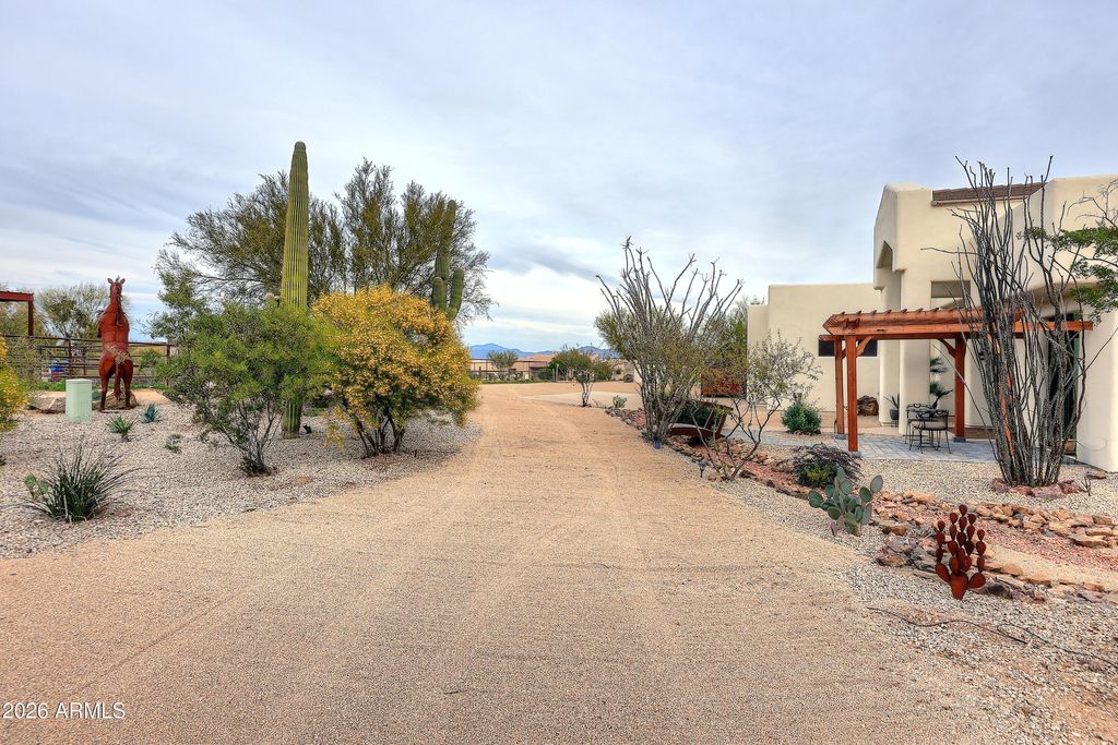 Image 8 of property listing at 14007 E BAJADA Drive, Scottsdale, AZ 85262