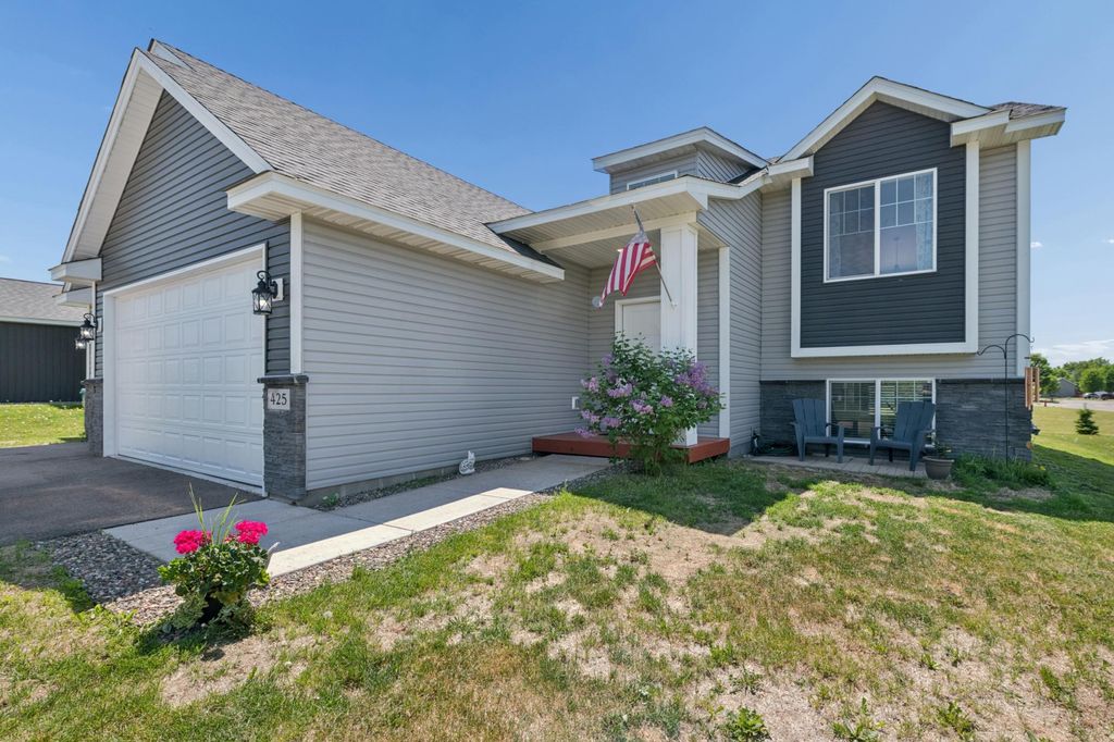 425 Eagle Street NW, Isanti, MN 55040