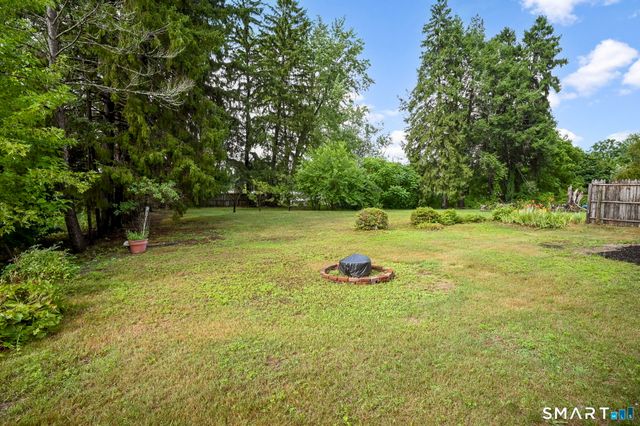 31 Meadowlark Road, Enfield, CT 06082
