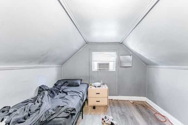 7549 S Saint Lawrence Avenue, Chicago, IL 60619