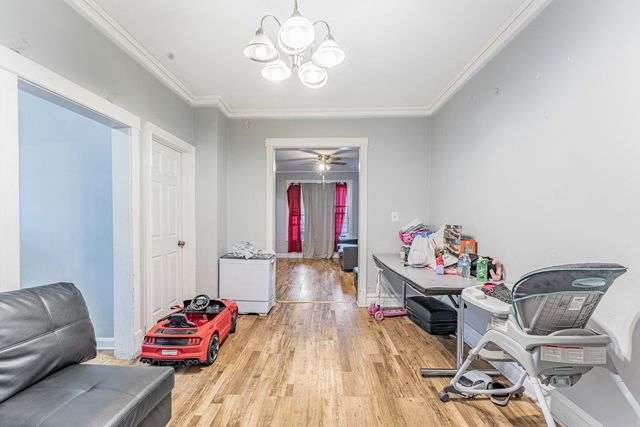 7549 S Saint Lawrence Avenue, Chicago, IL 60619