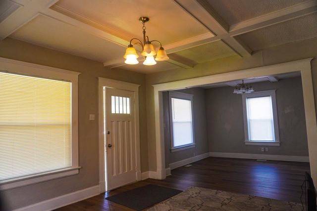1230 W Atlantic Street, Springfield, MO 65803