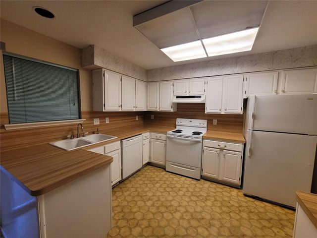 5835 Village Forest Court, Houston, TX 77092