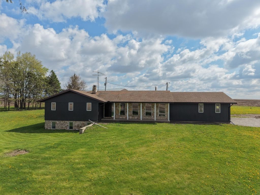 329 Wren Avenue, Ackley, IA 50601