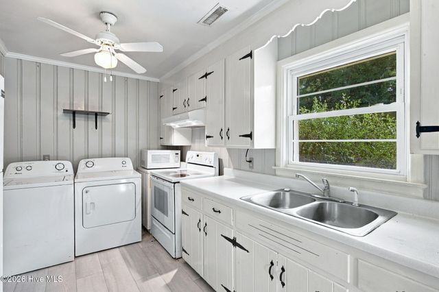 232 Wood Dale Drive, Wilmington, NC 28403