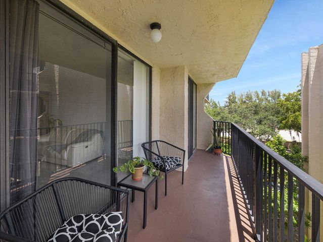 3550 Blue Lake Drive 402, Pompano Beach, FL 33064