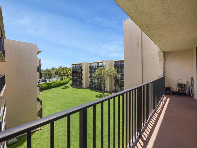 3550 Blue Lake Drive 402, Pompano Beach, FL 33064