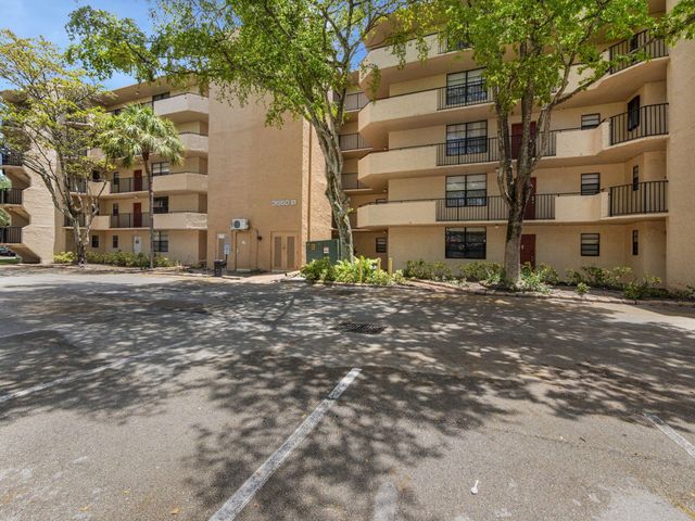 3550 Blue Lake Drive 402, Pompano Beach, FL 33064
