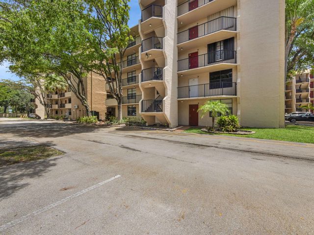 3550 Blue Lake Drive 402, Pompano Beach, FL 33064