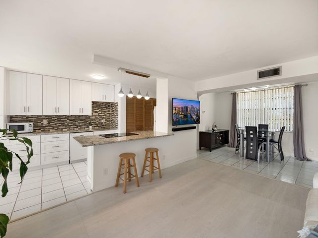3550 Blue Lake Drive 402, Pompano Beach, FL 33064