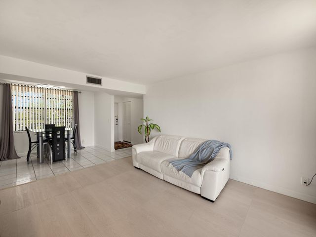 3550 Blue Lake Drive 402, Pompano Beach, FL 33064