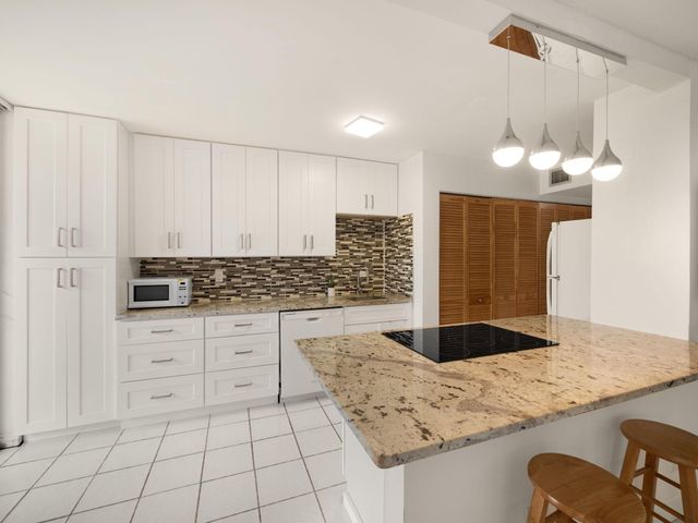 3550 Blue Lake Drive 402, Pompano Beach, FL 33064