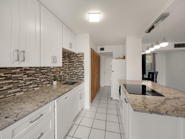 3550 Blue Lake Drive 402, Pompano Beach, FL 33064