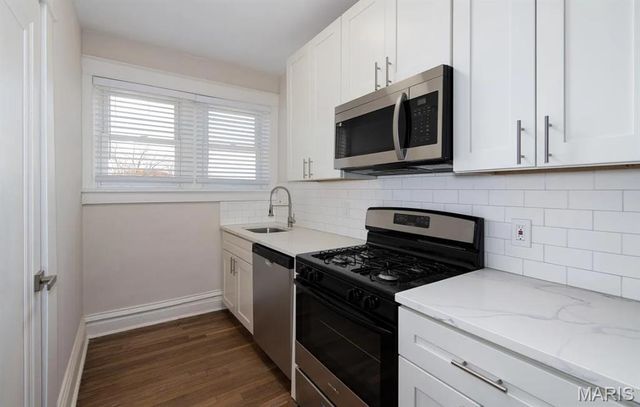 7389 Maple Avenue, Maplewood, MO 63143