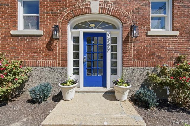 7389 Maple Avenue, Maplewood, MO 63143