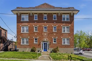 7389 Maple Avenue, Maplewood, MO 63143