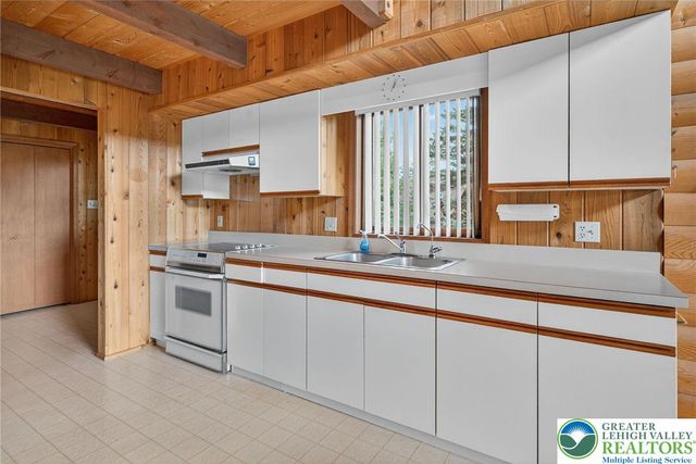109 Lawrence Drive, Chestnuthill Twp, PA 18330