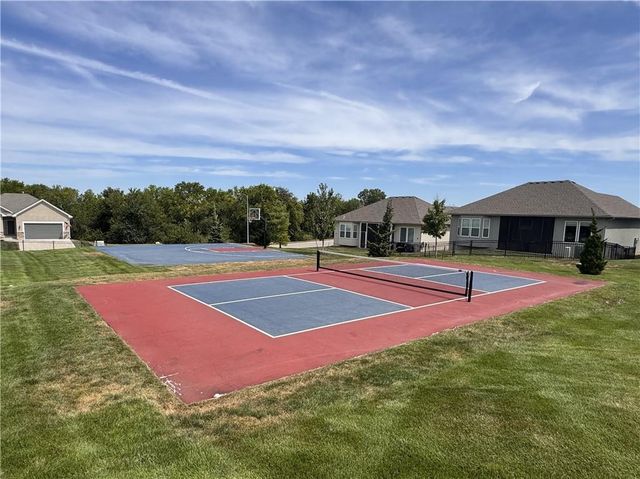 20760 W 188th Street, Spring Hill, KS 66083