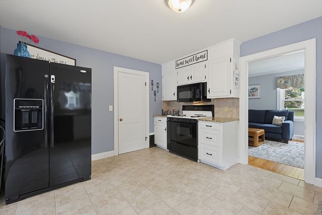 24 Oak St, Medfield, MA 02052