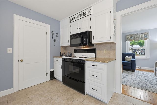 24 Oak St, Medfield, MA 02052