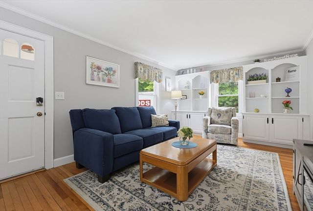 24 Oak St, Medfield, MA 02052