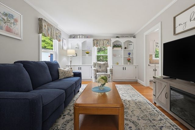 24 Oak St, Medfield, MA 02052