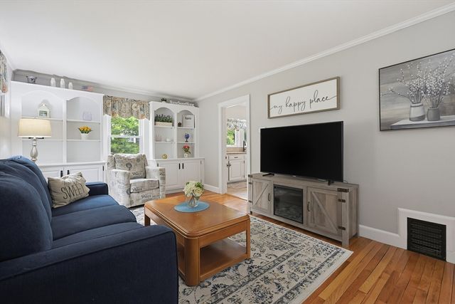 24 Oak St, Medfield, MA 02052