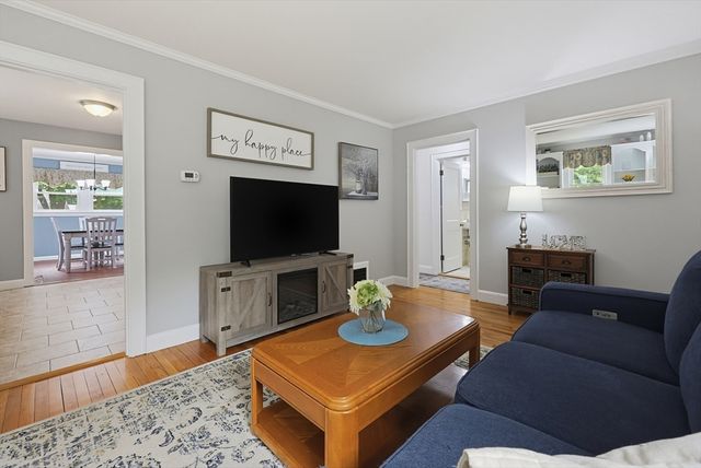 24 Oak St, Medfield, MA 02052