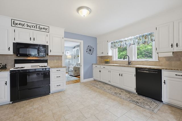 24 Oak St, Medfield, MA 02052