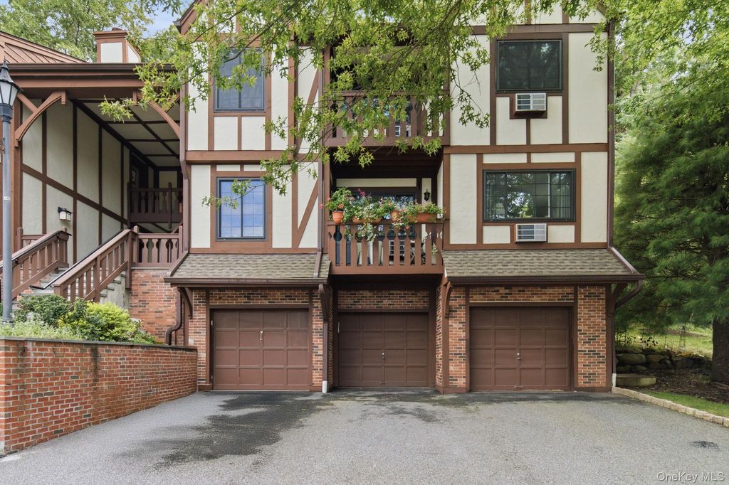 66 Foxwood Circle, Mount Kisco, NY 10549 — exterior