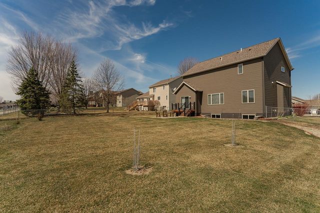 1151 Golfers Court SE, Rochester, MN 55904
