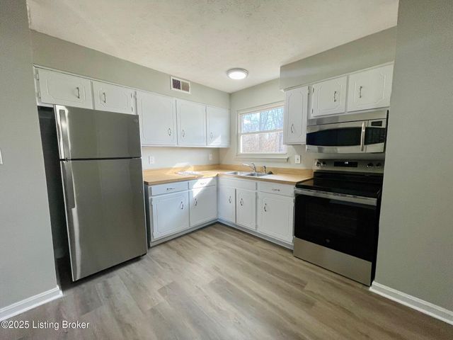7220 Harborton Way, Louisville, KY 40228