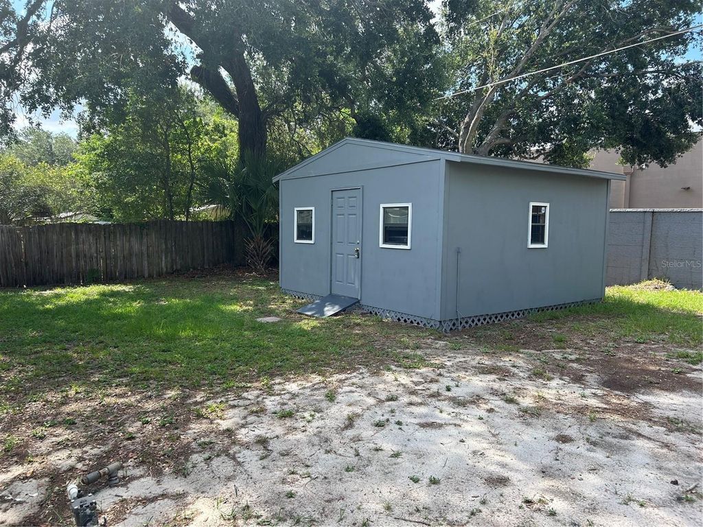 Image 13 of property listing at 4430 SOUTHMORE DRIVE, Orlando, FL 32812