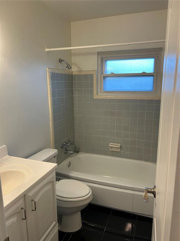 Image 15 of property listing at 4430 SOUTHMORE DRIVE, Orlando, FL 32812