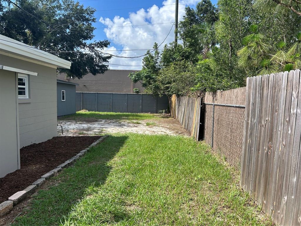 Image 16 of property listing at 4430 SOUTHMORE DRIVE, Orlando, FL 32812