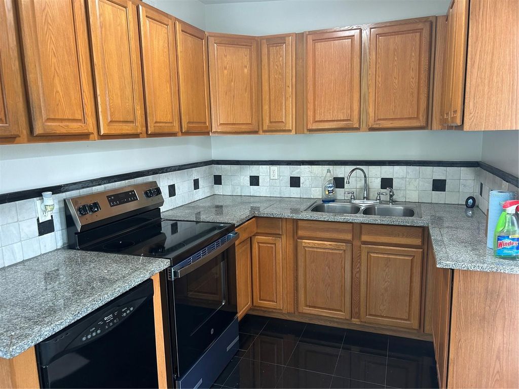 Image 4 of property listing at 4430 SOUTHMORE DRIVE, Orlando, FL 32812
