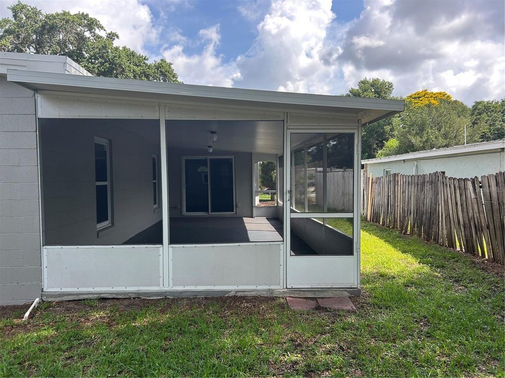 Image 6 of property listing at 4430 SOUTHMORE DRIVE, Orlando, FL 32812