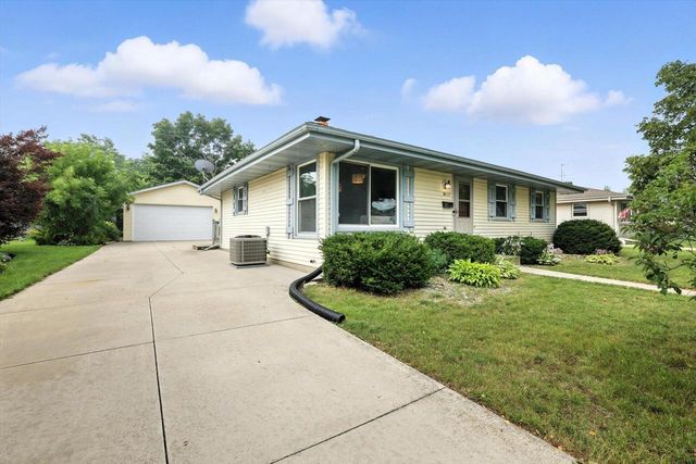 9017 Carol Ann DRIVE, Sturtevant, WI 53177