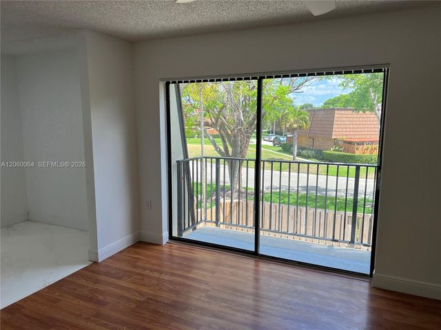 9105 SW 19th Place A, Davie, FL 33324